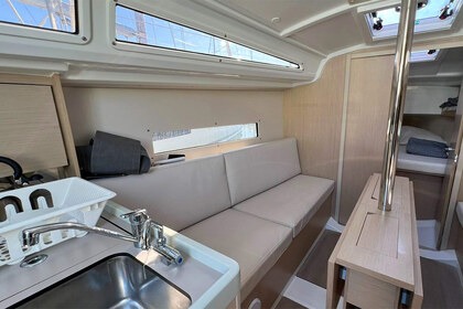 Location Voilier 4 OCEANIS 30.1 - JE (2D/0C/0P) Bandol