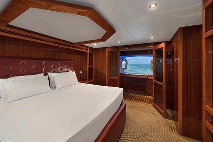 Dubai Marine 88' - Charter VIP all inclusive