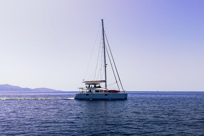 PRIVATE LUXURY CATAMARAN CRUISE TO DIA ISLAND WITH MEAL AND WATER ACTIVITIES