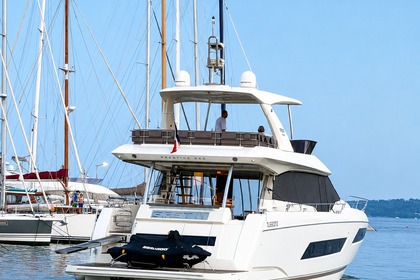 Miete Motoryacht Jeanneau Prestige 680 Hyères