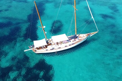 Noleggio Yacht a vela Classic Boat Sciarrelli Cannigione