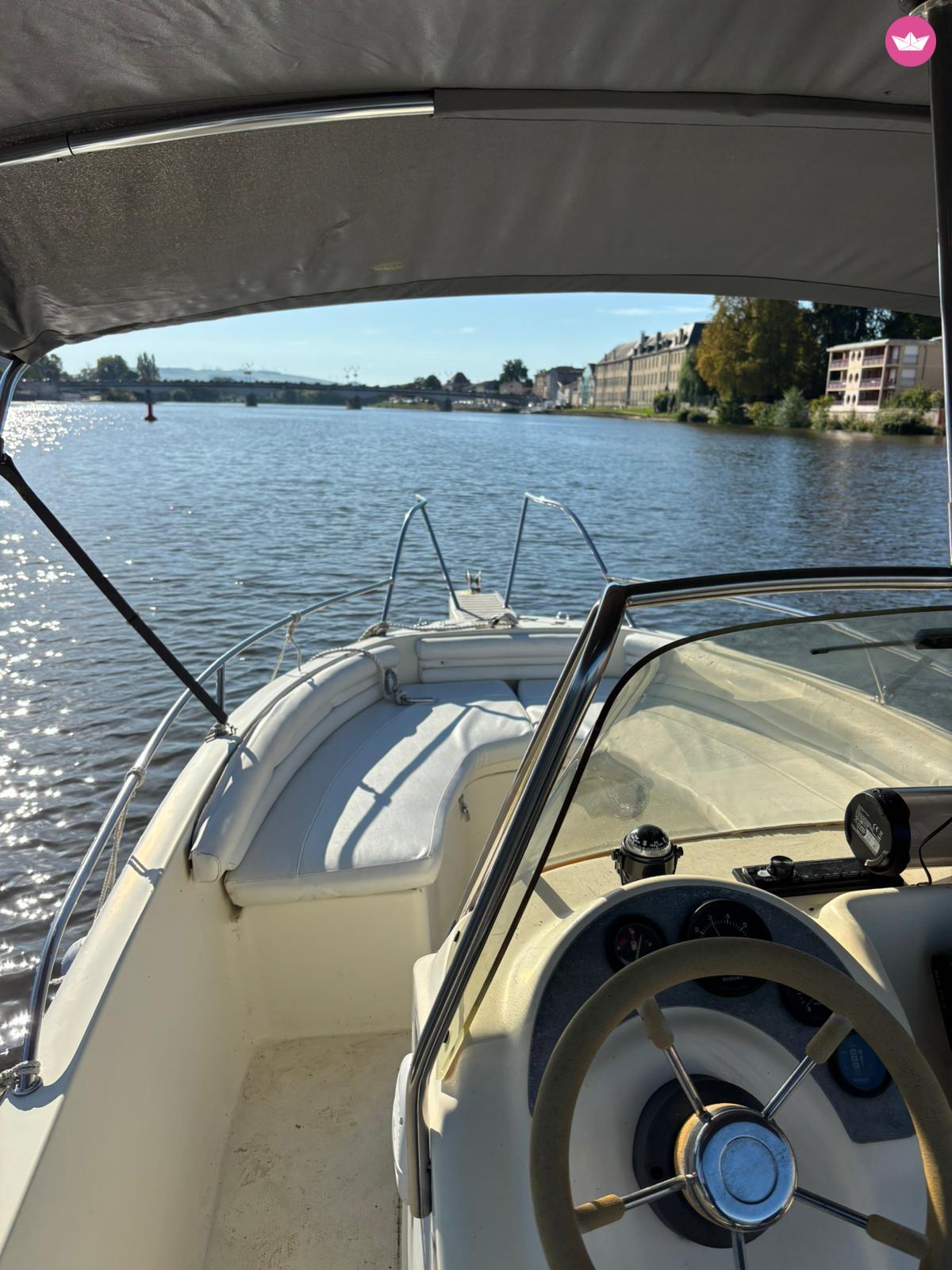 Bateau à moteur Ultramar 6 140cv