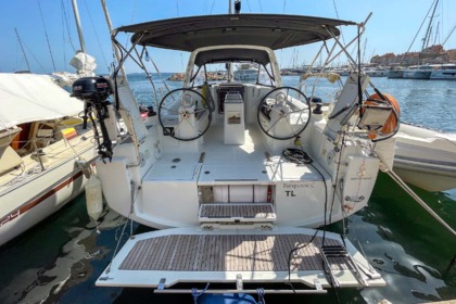 Hire Sailboat 4 OCEANIS 35.1- TU (2D/0C/0P) France