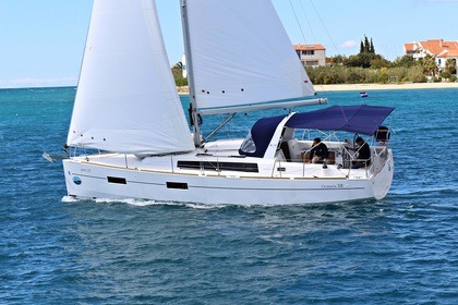 Noleggio Barca a vela BENETEAU OCEANIS 38.1 Croazia