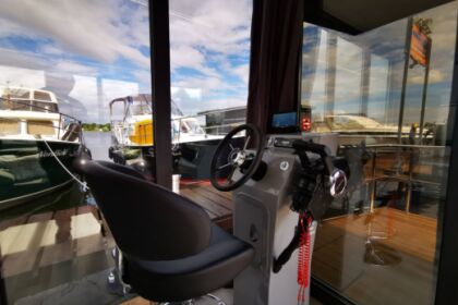 Beautiful houseboat with 3 Cabins for rent from Ma