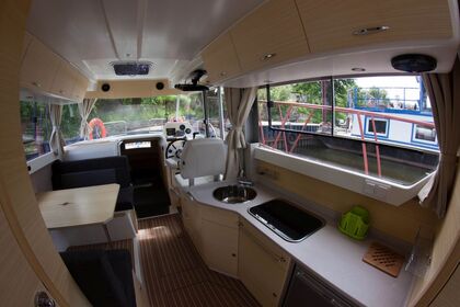 Suncamper 30 - komfortowy jacht motorowy