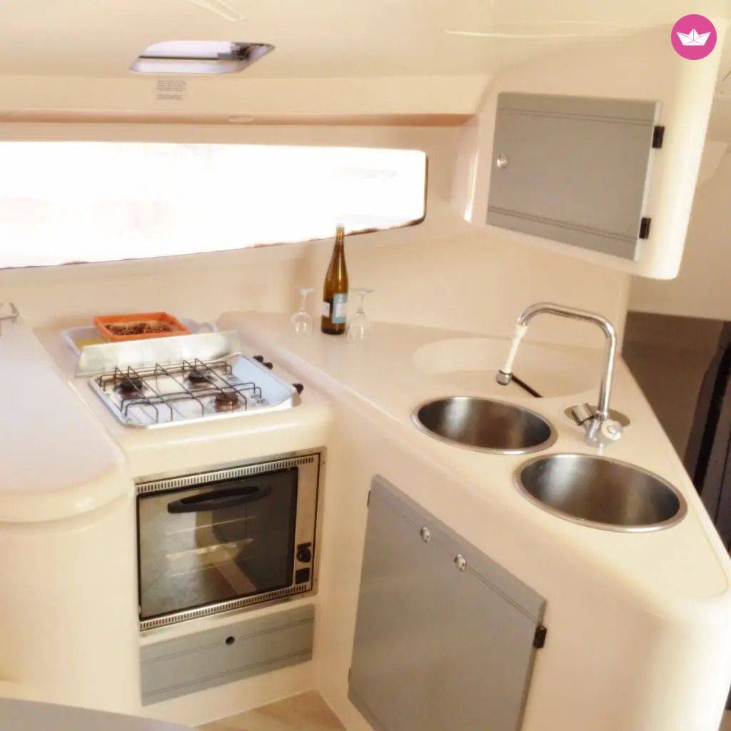 Catamaran Fountaine Pajot Athena 38 12.2m 3