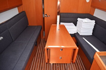 Hyra båt Segelbåt Bavaria Yachtbau Bavaria Cruiser 34 - 2 cab. Zaton