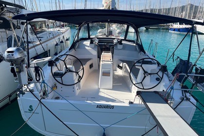 Rental Sailboat Beneteau Oceanis 37.1 Cugnana Verde