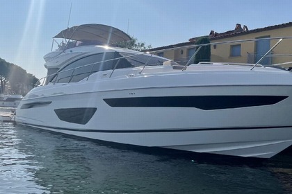 Charter Motorboat PRINCESS V65 Grimaud