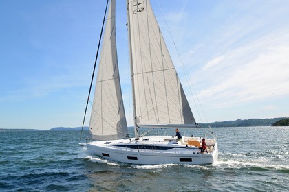 Charter Sailboat Bavaria C42 San Vincenzo