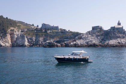 Hire Motorboat Mimi libeccio 31 La Spezia