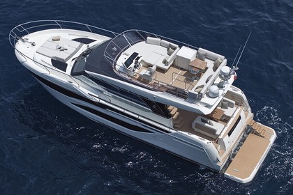 Location Bateau à moteur Jeanneau Prestige F4 Grimaud