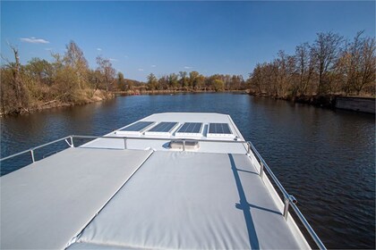 Houseboat of 10.3 meters for rent in Hennigsdorf,