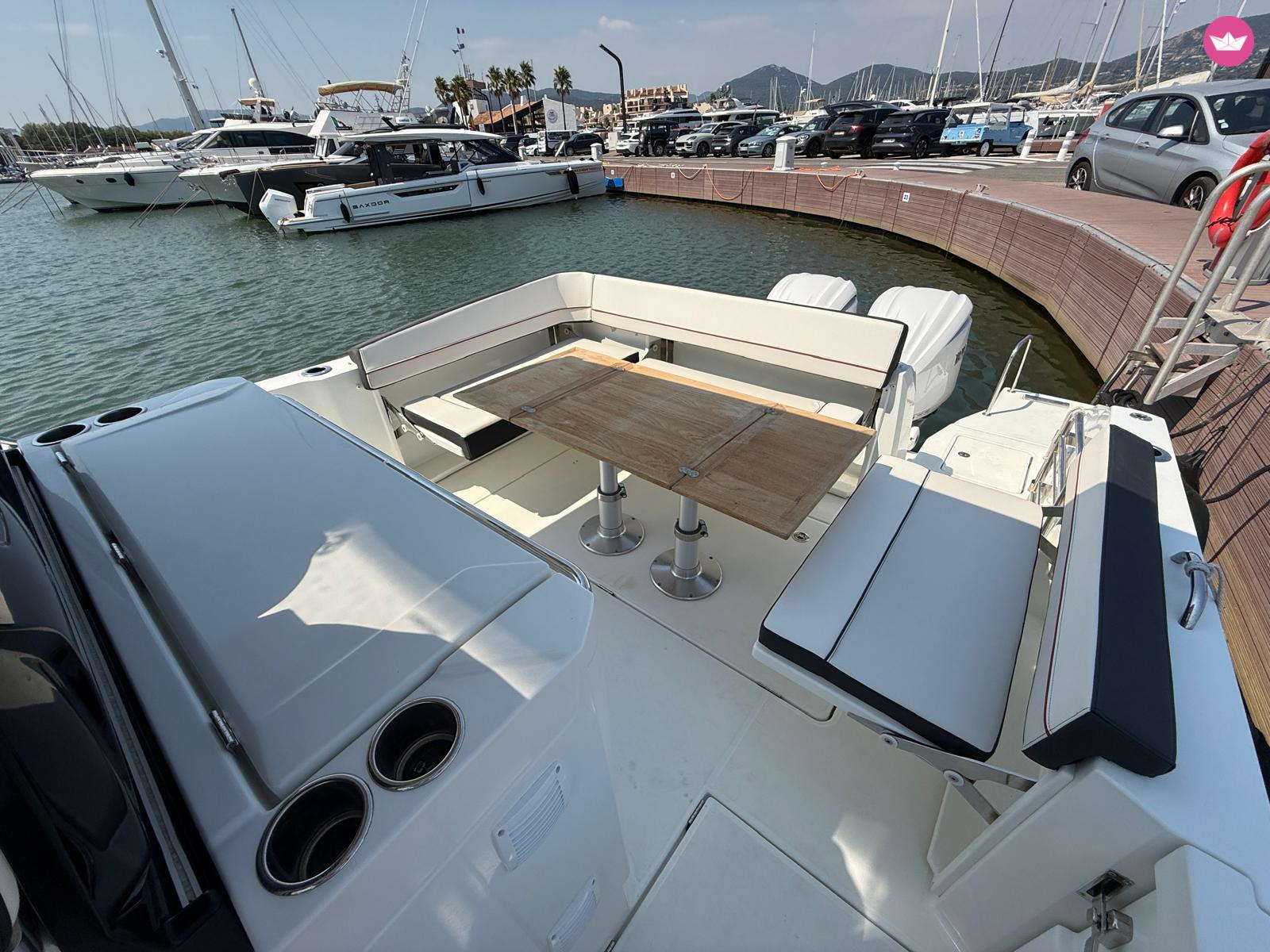 Bateau à moteur Jeanneau Cap Camarat 10.5 CC 600cv 5