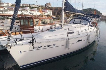 Charter Sailboat Beneteau OCEANIS 331 Palamós