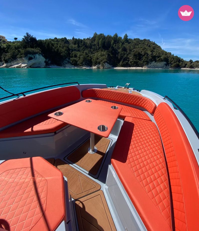 Bateau à moteur Nireus 2024 200cv 5