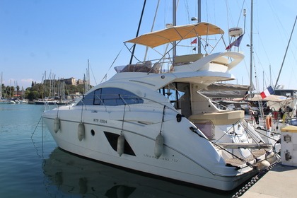 Verhuur Motorboot Beneteau Monte Carlo 47 Antibes