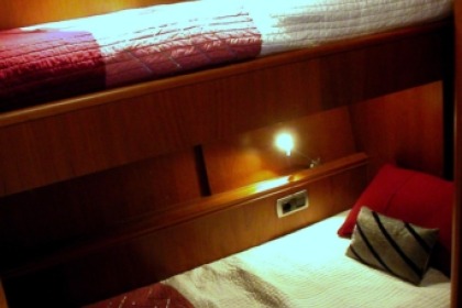 Luxo a bordo deste iate Trawler 2