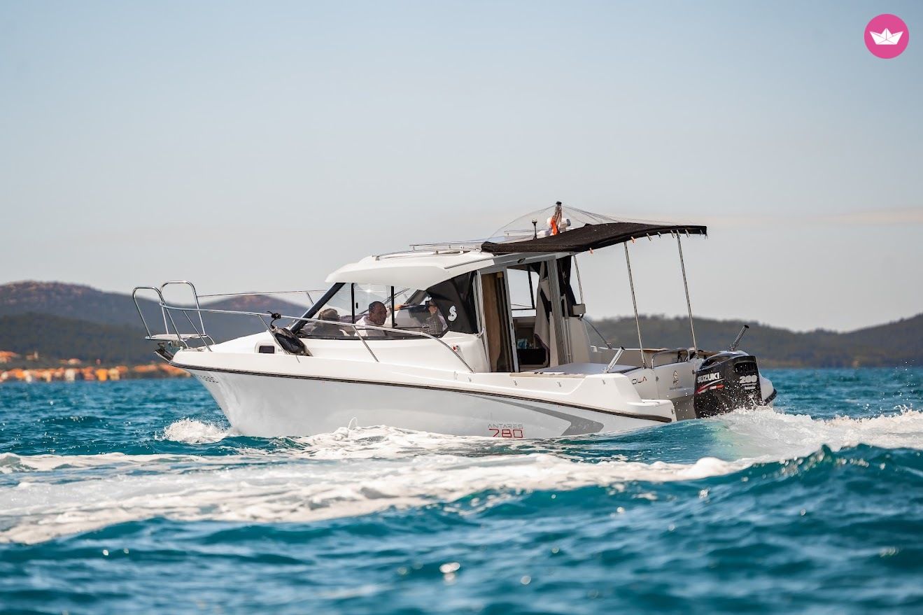 Bateau à moteur Jenneau Antares 780 200cv 4