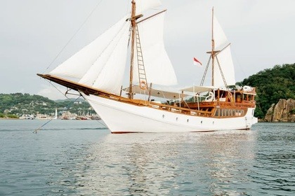 Rental Sailboat wooden boat Saling Boat Labuan Bajo