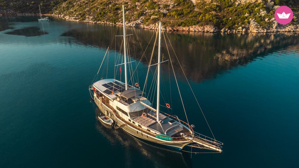 Goélette Custom built gulet with a capacity of 10 people Traditional gulet 25m