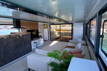 Custom Built trawler with a capacity of 8 people