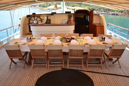 Luxury Gulet Charter in the Aegean – 16-Person Gulet