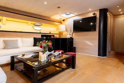 Athenian Riviera & Saronic Gulf islands Palmer Johnson 80'