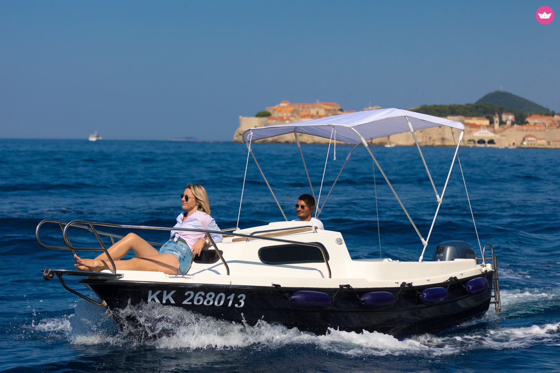 Bateau sans permis The Ultimate Luxury private cabin boat without skipper 25cv 7