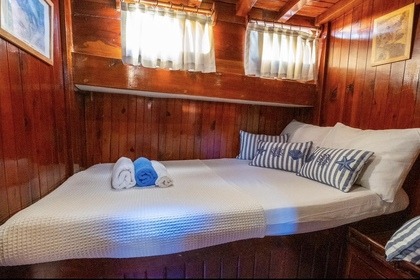 BOAT CHARTER FOR DAILY & WEEKLY HIRE