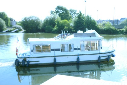 Charter Houseboat Low Cost Eau Claire 930 Fly Cognac