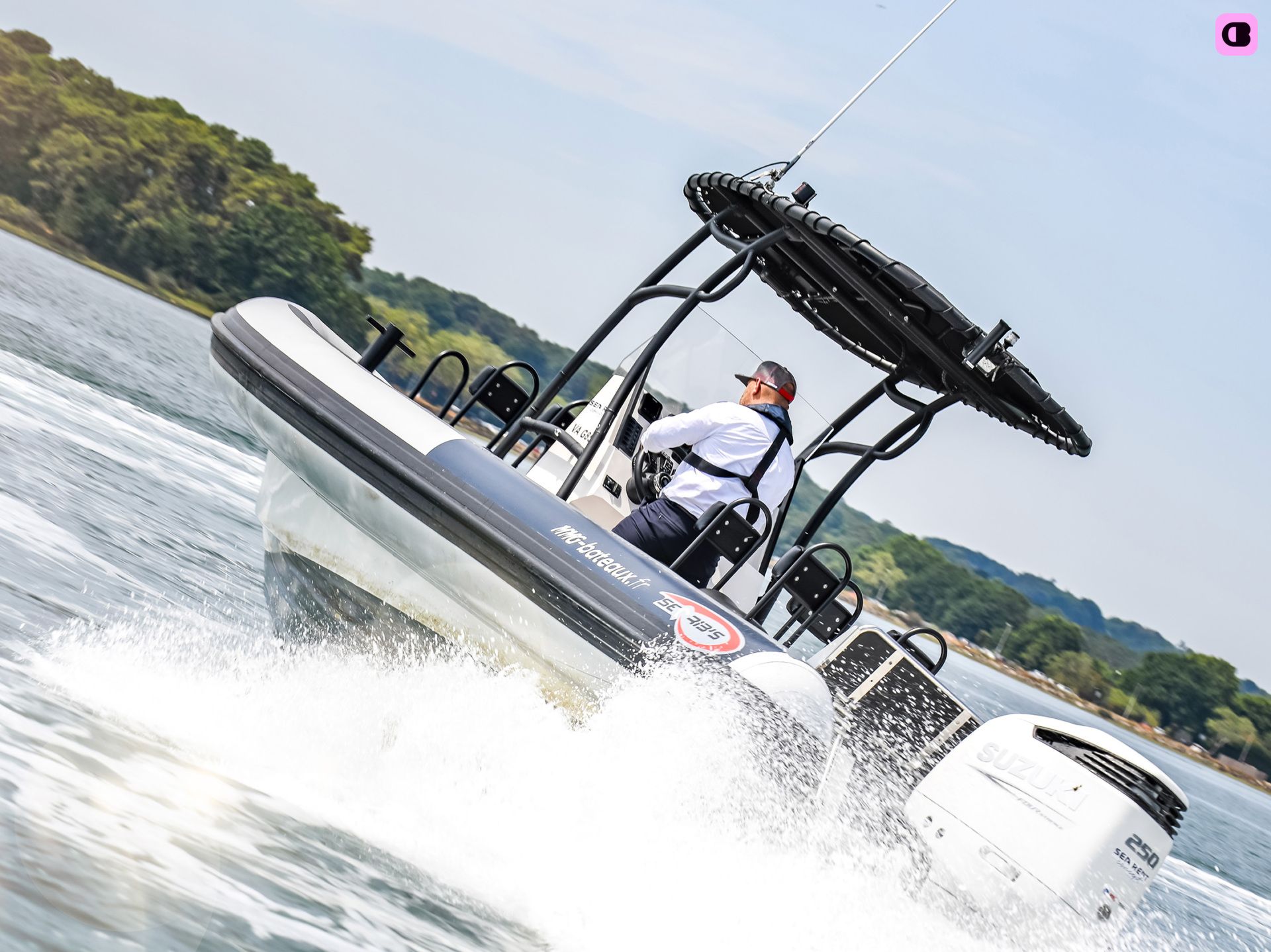 Semi-rigide Searib's SR 7.60 PRO 250cv