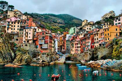 Noleggio Barca a motore TOUR 5 TERRE CON VISITA AI VILLAGGI GOZZO ITALIANO La Spezia