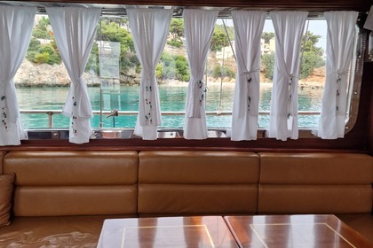 Traditional Yacht Experience · Cruise in Athens