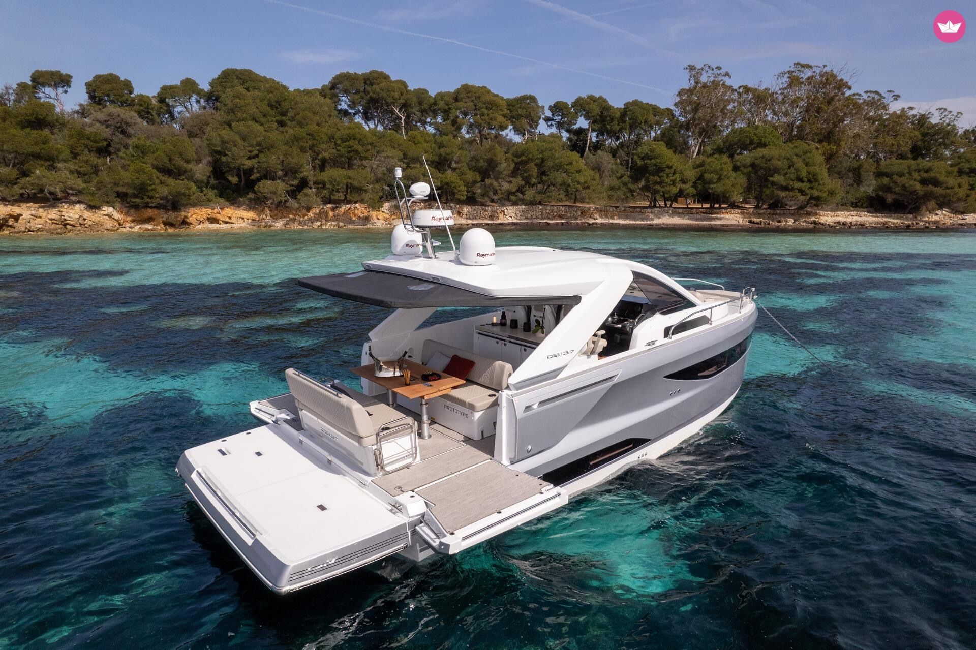 Bateau à moteur Jeanneau DB 37 640cv 2