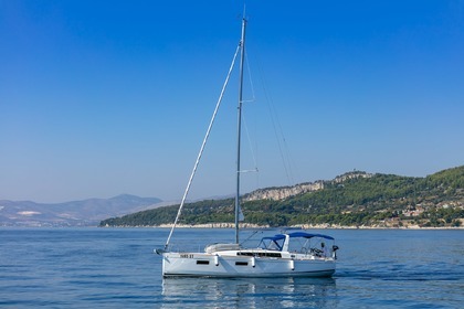 Velero BENETEAU OCEANIS 38.1 11.5m.