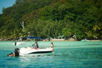 Charter Motorboat Italian Fisherman 19 Seychelles