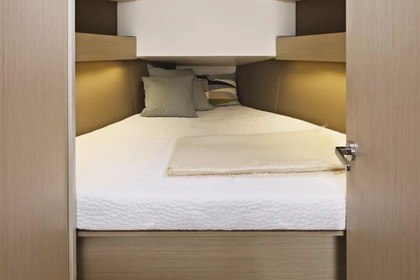 Disfruta alquilando este fantástico Beneteau Oceanis 30.1 Nuevo a Estrenar!