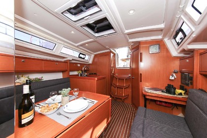 Noleggio Barca a vela Bavaria Yachtbau Bavaria Cruiser 33 Morter-Incoronate