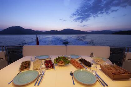 Hyra båt Motorbåt Princess 21M Göcek