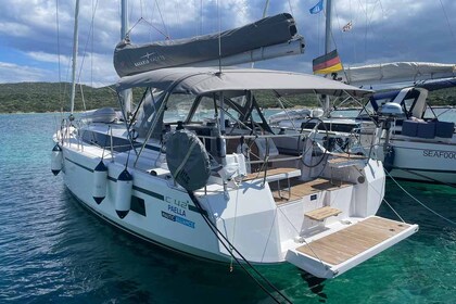 Aluguel Veleiro Bavaria Yachtbau Bavaria C42 Golfo Aranci