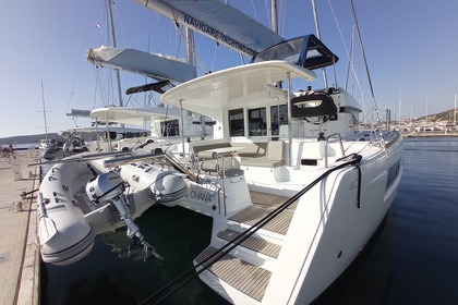 Charter Catamaran Lagoon-Bénéteau Lagoon 40 - 4 + 2 cab  Trogir