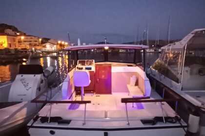 Charter Motorboat Chris Craft Commander 31 La Maddalena