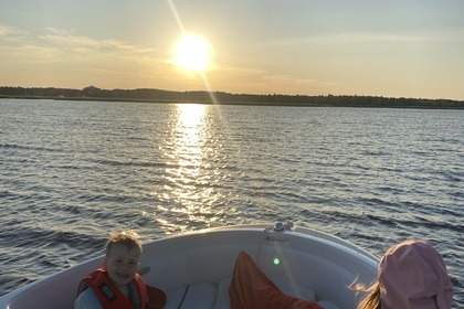 Cruise Riga in Style with the Bayliner 185!