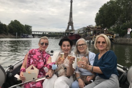 Prywatna łódź w Paryżu