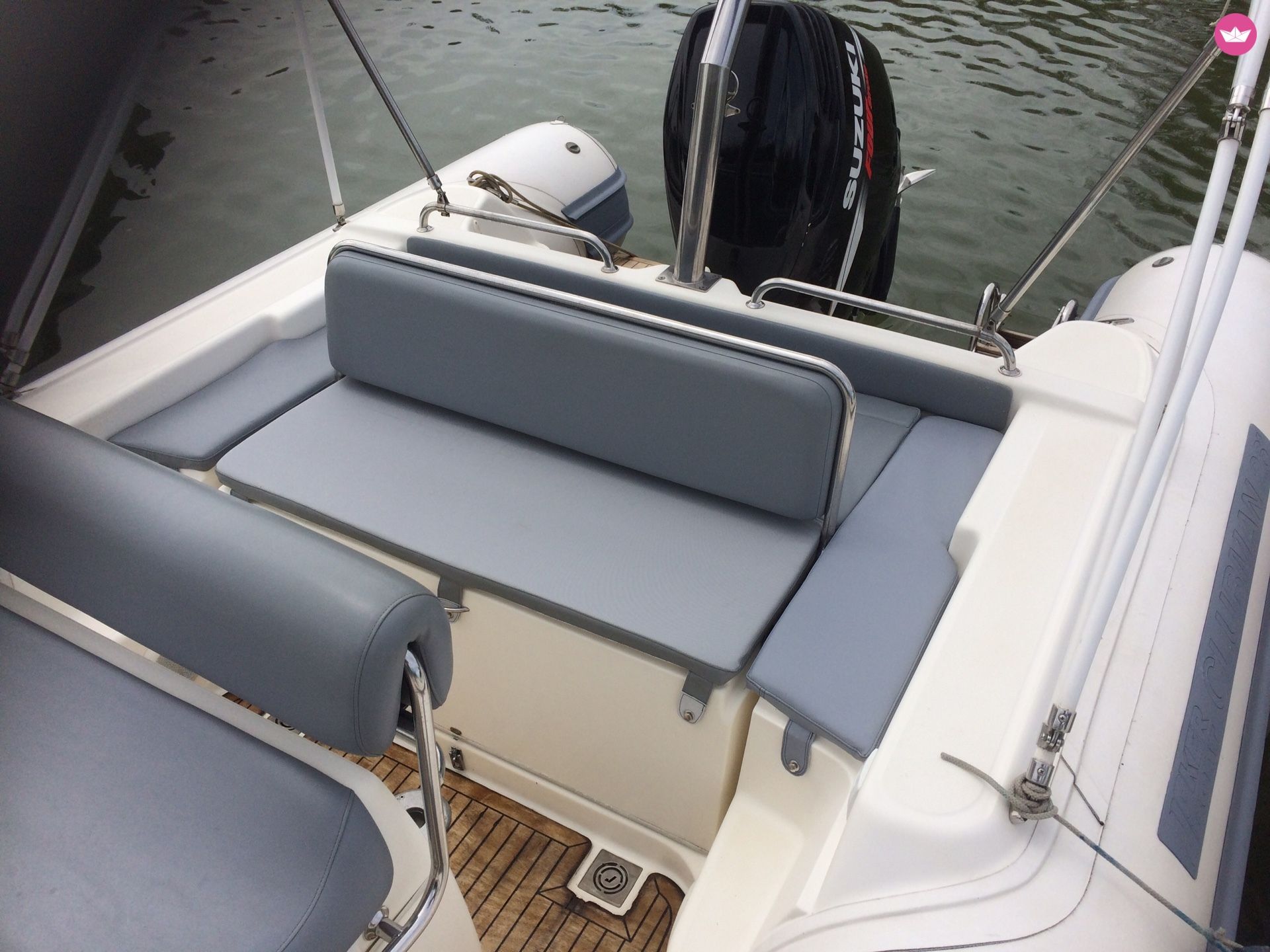 Location semi-rigide à Hyères de particuliers et professionnels