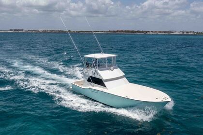 Hire Motorboat Hatteras 44' Cancún