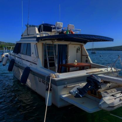 Charter Motorboat Silverton Convertible 37 Palau