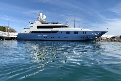 Location Yacht à moteur Concept Marine Custom tri-deck 42 Metre Cannes